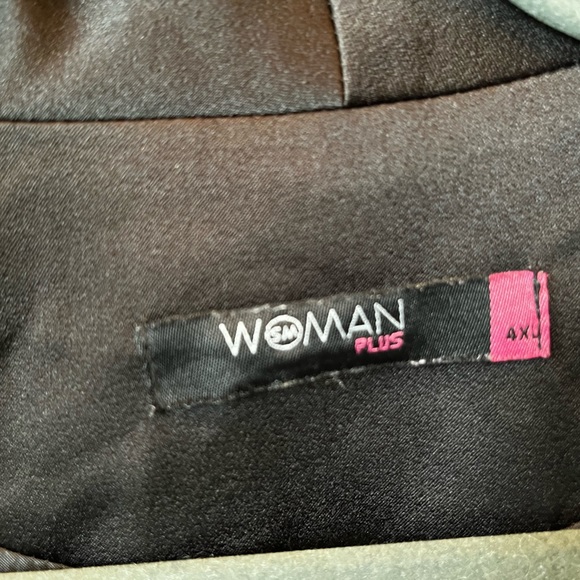 Beautiful tuxedo like plus size blazer - Picture 4 of 7